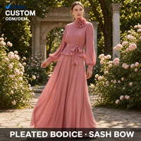 Ensemble 2 pièces sur mesure pour femme : Blouse plissée rose bonbon à col rosette et manches lanternes, et jupe longue taille haute