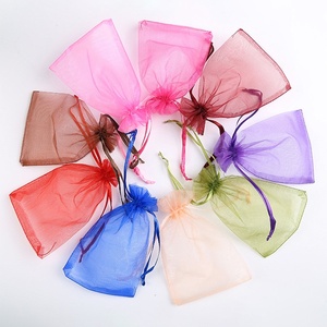 Sacs en <span class=keywords><strong>organza</strong></span> de polyester en gros 7x9cm, petite pochette cadeau, accepte la personnalisation, tissu en maille douce, <span class=keywords><strong>sac</strong></span> d'emballage pour bijoux de Noël - Product Image 1