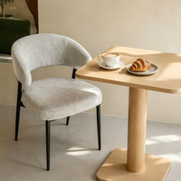 Chaise de salle à manger moderne en velours, dossier incurvé enveloppé, chaise d'appoint avec pieds en métal noir pour salle à manger, cuisine, maison