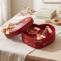 Emballage en carton pour chocolat avec logo personnalisé, feuille d'or haut de gamme, boîte cadeau en forme de cœur pour le Nouvel An, avec ruban