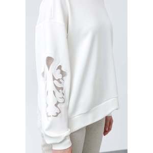 เสื้อสเวตเชิ้ตแขนปักลายตาข่ายสีเอครู แบรนด์วูเมนส์โซล สำหรับสไตล์ลำลองและสปอร์ต สวมใส่สบาย - Product Image 2