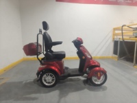 Tricycle électrique intelligent à quatre roues pour adultes, une voiture familiale chinoise avec une batterie durable et longue durée de vie