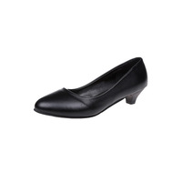 Chaussures habillées noires à talon moyen pour femme, idéales pour les entretiens et les tenues professionnelles formelles, collection automne.