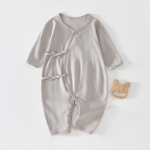 Combinaison bébé en tricot à manches longues en pur coton unisexe avec étiquette, combinaison pour ramper - Product Image 1