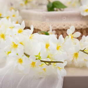 ดอกซากุระจำลองแบบพวงมาลัย ดอกไม้ไหมประดับเพดานแบบเกลียว ของตกแต่งงานแต่งงาน แถบดอกไม้พลาสติก - Product Image 3