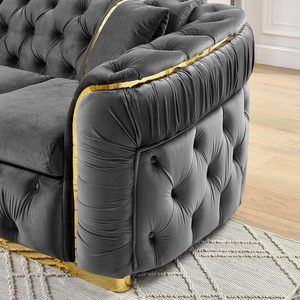 Divano Chesterfield in Velluto <span class=keywords><strong>Grigio</strong></span> 230 cm, Tre Posti con Lavorazione Trapuntata <span class=keywords><strong>e</strong></span> Dettagli Dorati, 2 Cuscini, Elegante <span class=keywords><strong>Arredamento</strong></span> per Soggiorno <span class=keywords><strong>e</strong></span> Appartamento - Product Image 3