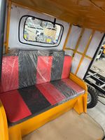 Vente directe usine 2026 – Tuk-Tuk à essence à 2 rangées, équipé de pneus tout-terrain, tricycle passager pour touristes et marchés africains