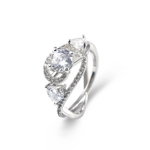 Anello di Proposta Classico con Zirconi per Donne, Elegante Gioiello da Dito alla Moda - Product Image 1