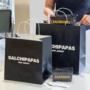Bolsas de Papel Kraft Negras Biodegradables Personalizadas para Restaurantes, Desechables, Reciclables, para Llevar Comida, con Asa y su Propio Logotipo - Product Image 1