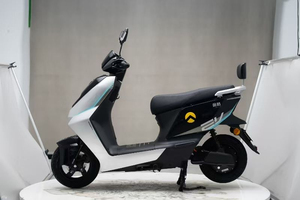 Trottinette électrique intelligente 800W 72V, vitesse maximale 60 km/h, réparation en un clic, régulateur <span class=keywords><strong>de</strong></span> vitesse 3 vitesses, application Bluetooth, TCS, écran LED 7 pouces, dossier, OTA, <span class=keywords><strong>Moto</strong></span> Électrique - Product Image 3