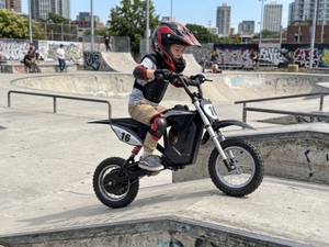 Moto tout-terrain pour enfant 3 vitesses Suspension avant et arrière Freins à disque 25 km/h DK1 Moteur central 300W Lithium intégré DK1 Intégré DK1 Int - Product Image 5