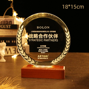 Premios de trofeo de cristal deportivo de diseño personalizado al por mayor de fábrica con base de madera LED Trofeos de calidad premium Medallas y placas - Product Image 4