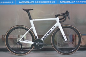 จักรยานเสือหมอบคาร์บอนน้ำหนักเบาพิเศษ 7.5 กก. รุ่น SK02 ระบบเบรกไฮดรอลิก SHIMANO ULTEGRA R8100 Di2 ล้อคาร์บอน ยาง Continental Road - Product Image 5