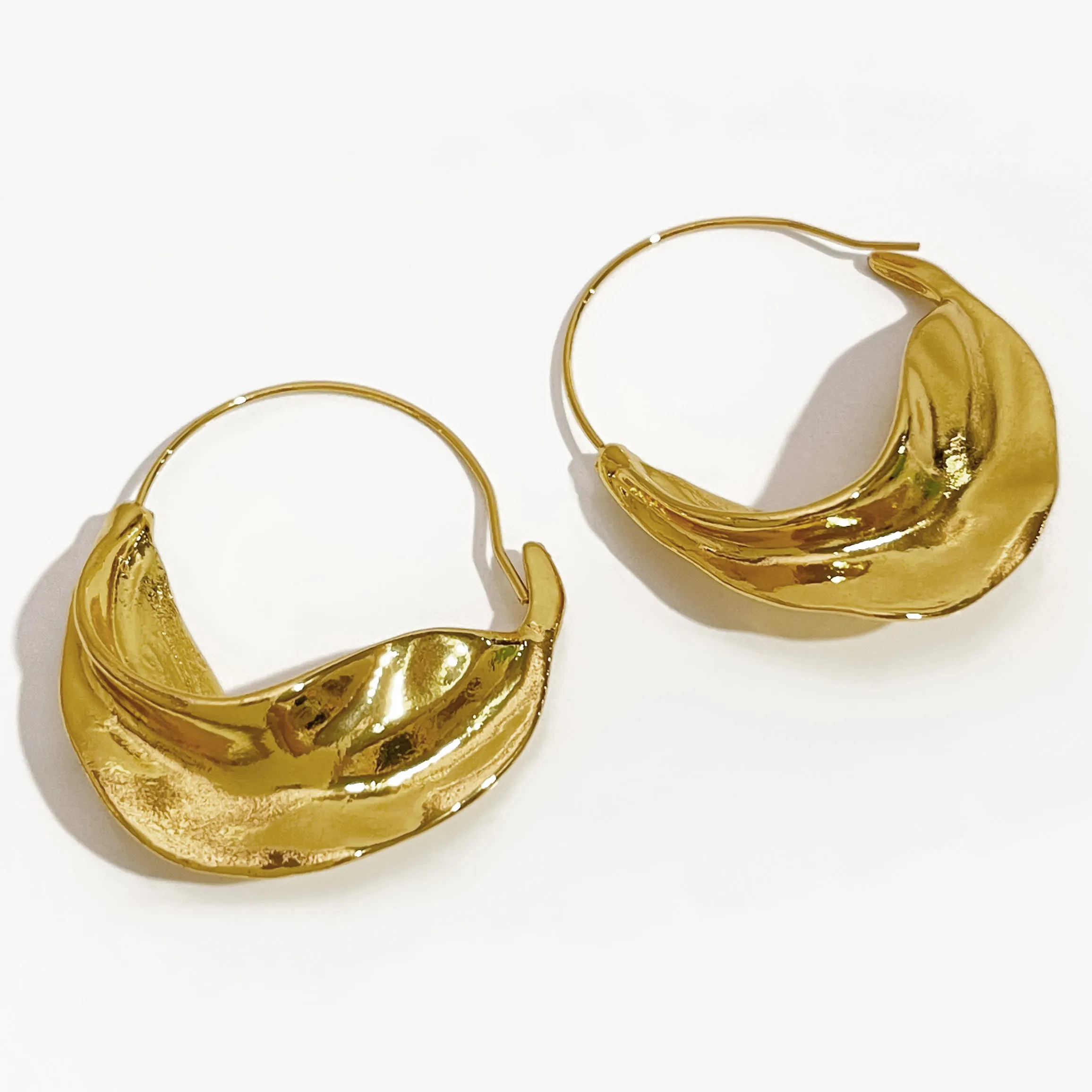 Крупные серьги-кольца Hyperbole с листьями женские, металл неправильной формы, массивное Ювелирное Украшение