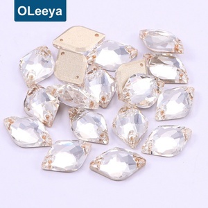Nouvelle Broche Femme en Strass de Verre Cristal AB Qualité K9 Supérieure, Forme Citron, Dos Plat, à Coudre, pour Cadeaux - Product Image 2