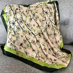 Pañuelo Cuadrado de Satén con Estampado Floral al por Mayor para Mujer, Pañuelo Sedoso Brillante para la Cabeza, Hiyab Musulmán, Envoltura de Cuello Vintage con Flores - Product Image 2