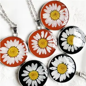 Factory Wholesale Women Necklace Stainless Steal Round Charms Resin Flower Daisy Dried Jewelry Necklace
