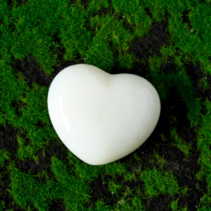 จี้คริสตัลรูปหัวใจคุณภาพสูง ขัดเงา ประดับด้วยอัญมณีธรรมชาติ เสริมเสน่ห์แห่งความรัก สำหรับงานประดิษฐ์เครื่องประดับ สร้อยคอ สร้อยข้อมือ และอุปกรณ์งานฝีมือ - Product Image 2