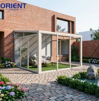 Rampe d'escalier en verre à cadre en aluminium robuste, directement de l'usine, assortie à une pergola en aluminium pour villa