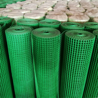 Treillis métallique soudé en PVC à bas prix Tissu de quincaillerie en vinyle noir Grillage soudé enduit de PVC vert pour clôtures