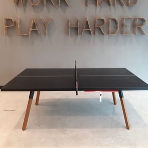 Table de tennis de table en bois en gros, taille standard professionnelle, table de <span class=keywords><strong>ping</strong></span>-<span class=keywords><strong>pong</strong></span> d'intérieur, équipement sportif de loisirs à domicile - Product Image 4