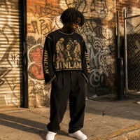 Sweat-shirt à manches longues col rond, coupe courte et oversize, en coton épais, avec bord brut, motif artistique sur la poitrine, surpiqûres contrastées, style streetwear