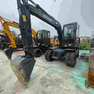 Excavatrice sur pneus d'occasion Xinyuan B75, petite excavatrice 7-8 tonnes, pour travaux de construction urbaine - Product Image 1