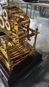 Reloj de escape de latón dorado de 24K con riel en zigzag de los años 20, cadena de fusibles de bola rodante de Congreve, fase lunar visible y plataforma, con cajón - Product Image 6