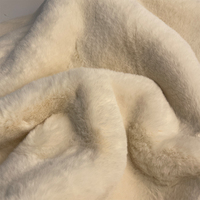 Werkseitig angepasstes gestricktes Design 100% Polyester gebundener Nerz Fox Stoff Wildleder Weiches Kunst pelz für Kleidungs stücke Luxus mantel