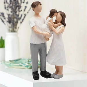 Peint à la main 3 Figure Résine Sculpture Art Déco Design Famille Cadeau pour Parents Fille Fils Maison <span class=keywords><strong>Chambre</strong></span> Salon Étagère Décor - Product Image 1
