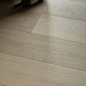 Planchers en bois composite massif à plis multiples en chêne blanchi à la chaux Plancher en bois brossé résistant aux rayures - Product Image 6
