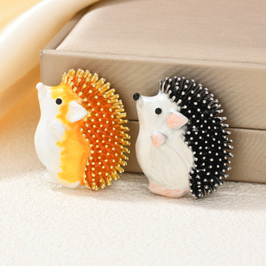 Nuevos broches y pines de erizo con diseño de dibujos animados pintados a mano, estilo europeo y americano, personalizados y con efecto de goteo de aceite. - Product Image 1
