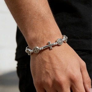 Pulseira de Hematita com Crucifixo e Contas de Metal de São Bento, Elástica - Product Image 2