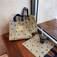 Sacs en plastique haut de gamme MU pour vêtements avec poignée, logo personnalisé imprimé, pour magasins de vêtements féminins, vente en gros, sacs imperméables