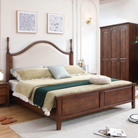 Bois massif américain Lit King California Armoire Coiffeuse Chevet Ensemble de meubles de chambre à coucher Lit d'hôtel 5 étoiles Personnalisable