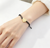 Bracelet Cœur Géométrique en Acier Inoxydable Plaqué Or, Étanche et Inaltérable, Bijou Minimaliste, Cadeau pour Femme