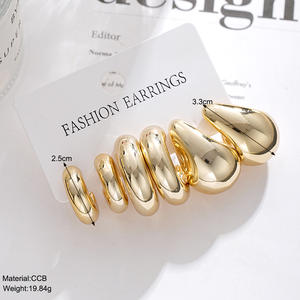 2025 nouveau créatif géométrique plaqué or rétro minimaliste Punk boucles d'oreilles ensemble vente chaude à la mode cerceau bijoux en plastique - Product Image 6