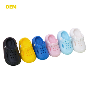 Zapatillas personalizadas para niños y niñas, último modelo de escándalo plano con agujero grande, plantilla EVA de diseño antideslizante suave para jardines y niños - Product Image 2