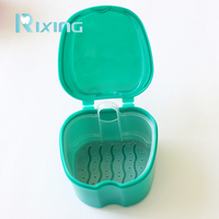 Boîte de fausses dents dentaires en plastique coloré/boîte de retenue de prothèse/boîte de support de prothèse dentaire avec panier