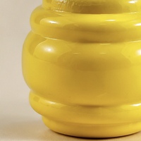 Glänzende Gelbe Bienenstock-Wellenform PET-Sprühflasche mit Individuellem Logo Mini-Mundfrischer Mundpflege Feiner Sprühnebel-Behälter