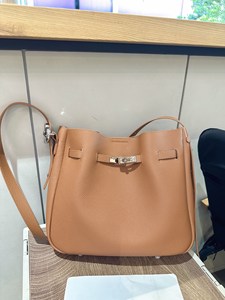 Sac Hobo Femme en Cuir de Vachette Litchi Artisan Togo, Doublure Entièrement en Cuir, Chic Parisien, Idéal pour les Trajets Quotidiens, Boutique Européenne, Vendeur de Détail - Product Image 4