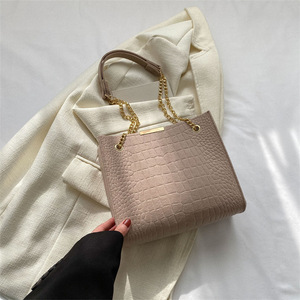 Stylish Women's Large Capacity Tote Bag Fashionable Square Chain Shoulder <strong>Purses</strong> <strong>Water</strong>-<strong>Proof</strong> and Portable Dress Bag - Product Image 4