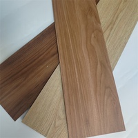 Neues Design Luxus-Vinyl-Bodenbelag Kunststoff-Bodenfliesen Aufkleber Selbstklebender PVC-Laminatboden