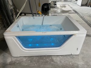 Baignoire de massage à prix avantageux, nouvelle vente chaude, baignoire à remous intérieure autoportante, baignoire en acrylique avec jets d'air, jacuzzi - Product Image 3