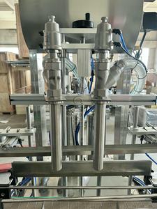 Máquina automática de llenado de pasta líquida para bebidas de desbordamiento, 2 boquillas, capacidad de 1000BPH para estuches de bolsas de plástico para productos químicos - Product Image 2