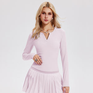 Женский облегающий трикотажный топ с V-образным вырезом и длинным рукавом - Product Image 1