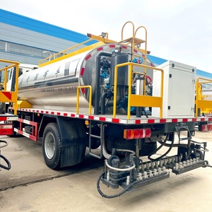 Camion distributeur d'asphalte intelligent Howo 11m³ Euro 2 pour le pavage routier - Product Image 3