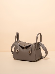 Sac à bandoulière pour femme en cuir souple de couleur unie avec fermeture à bouton-pression, style vintage, sac seau, bandoulière amovible - Product Image 4