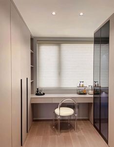 Armoire de chambre à coucher moderne avec tiroirs et étagères pour les chambres d'appartements - Product Image 1
