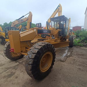 Niveleuse CAT 140H, poids opérationnel 14 tonnes, modèle 2021, moteur CAT 3176C ou 3306T, état quasi neuf, pompe et boîte de vitesses. - Product Image 5